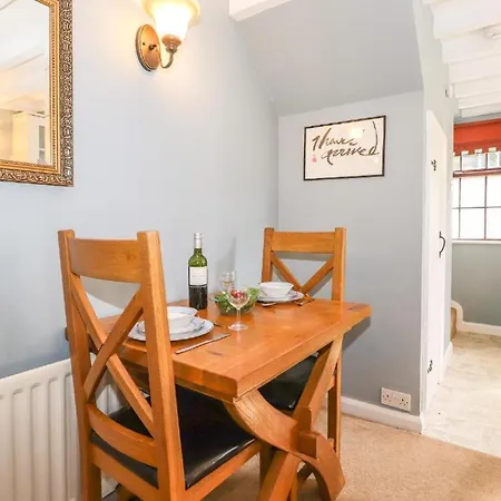 Clover - Delightful 1-bed In The Heart Of Casa vacanze *