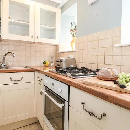 Clover - Delightful 1-bed In The Heart Of